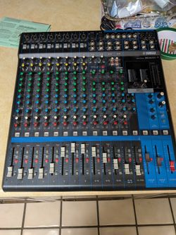 Like New "Yamaha" MG16XU Mixing Console with Stand