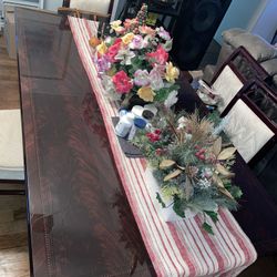 Dining Table & Chairs 