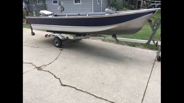 16’ lowe fishing boat