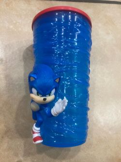 Sonic cup lights up missing a straw