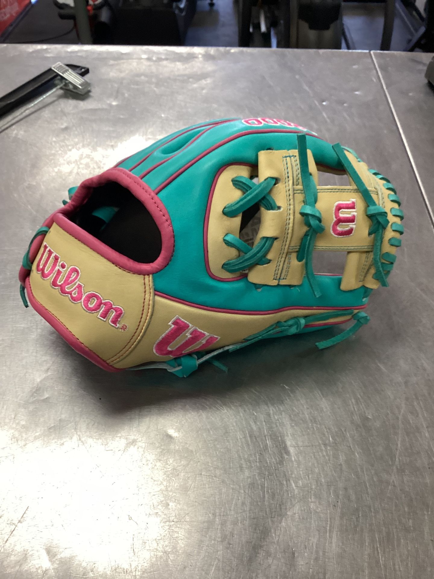 Brand New Wilson 11.5" 1786 A2000 Series Glove 2025, RHT
