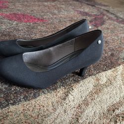 Women’s Size 8w Low Heel