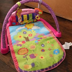 Bruin Garden Patch Kickin' Keys Playgym