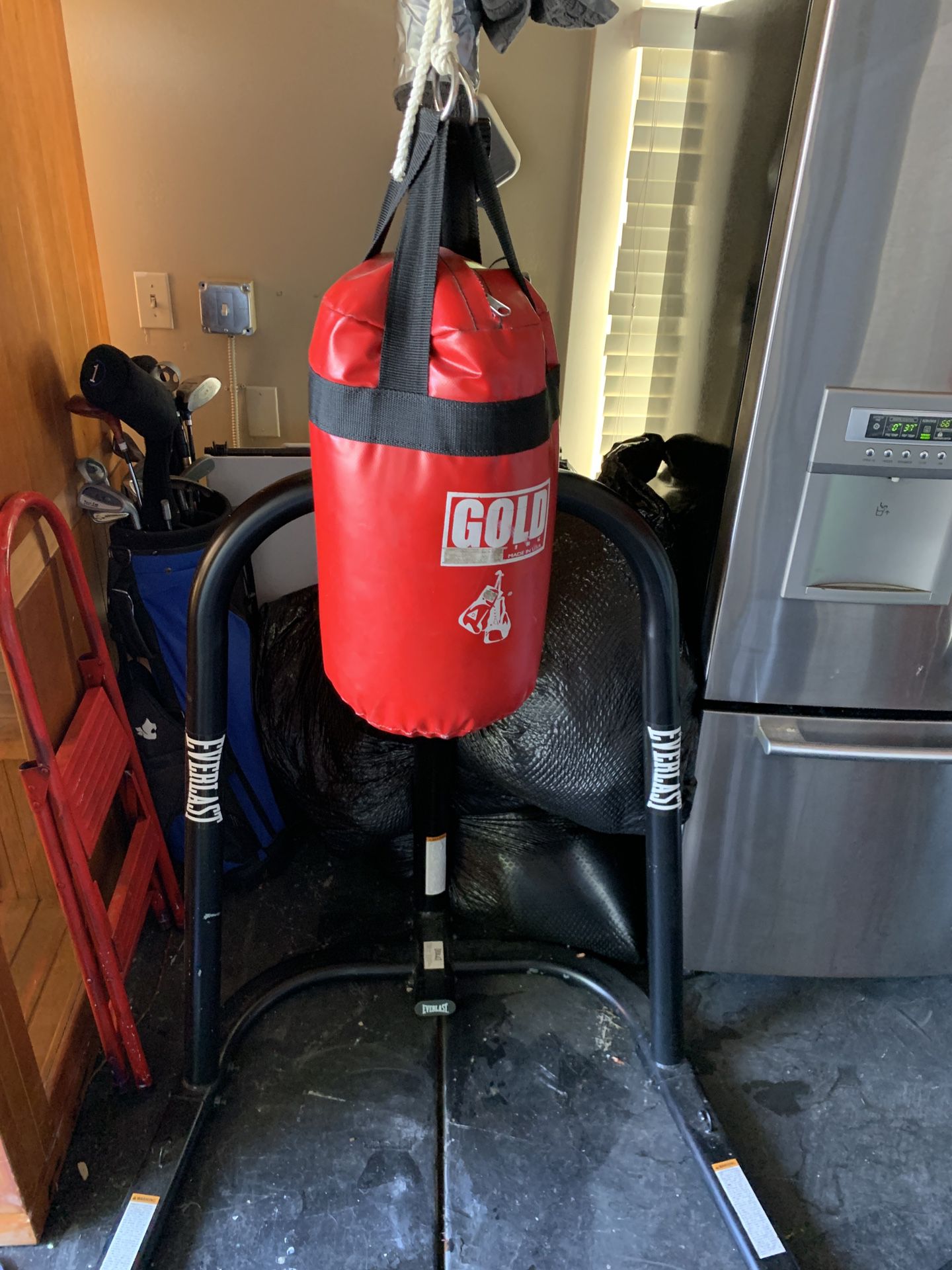 Everlasting punching bag and stands