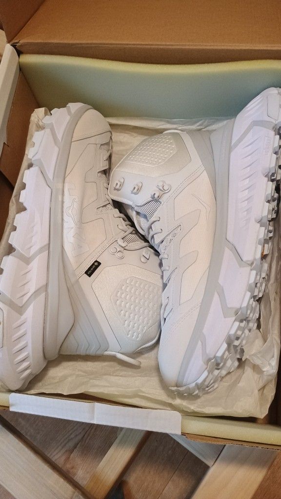 New $260 HOKAS (retired color) Size 13