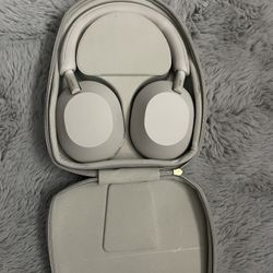 Sony wh-1000xm5 wireless headphones 