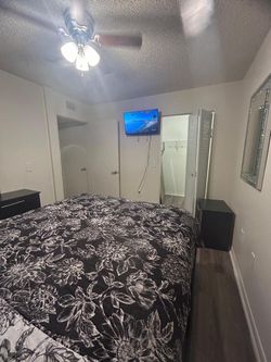 Juego de cuarto y TV incluido