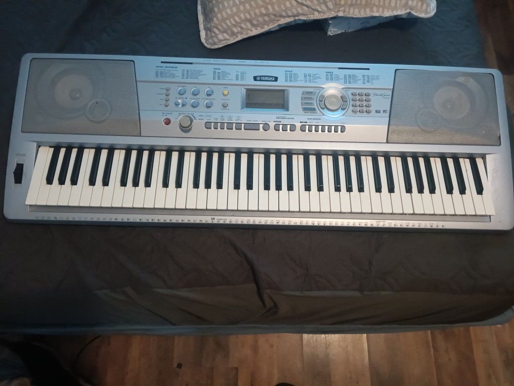 Yamaha DGX-202 76-Note Portable Keyboard