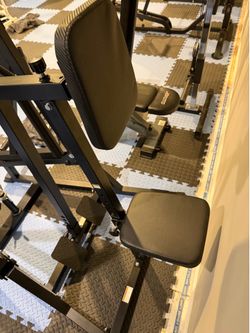 Seated back row machine