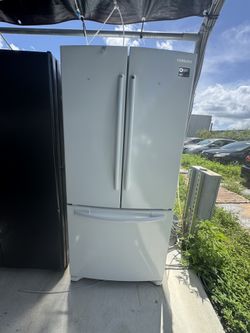 Refrigerator 33” 