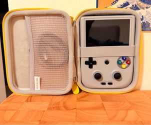 Anbernic RG406V Retro Handheld – 256GB SD Card, Case & Emulators Installed