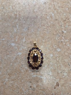 18k Yellow Gold Garnet Pendant