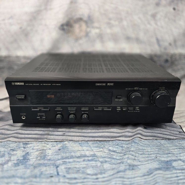 YAMAHA HTR-5230  AV Receiver AM/FM/Dolby Digital Stereo  Sku# 5437