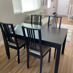 $160 Extendable Dining Table w/ 4 Chairs