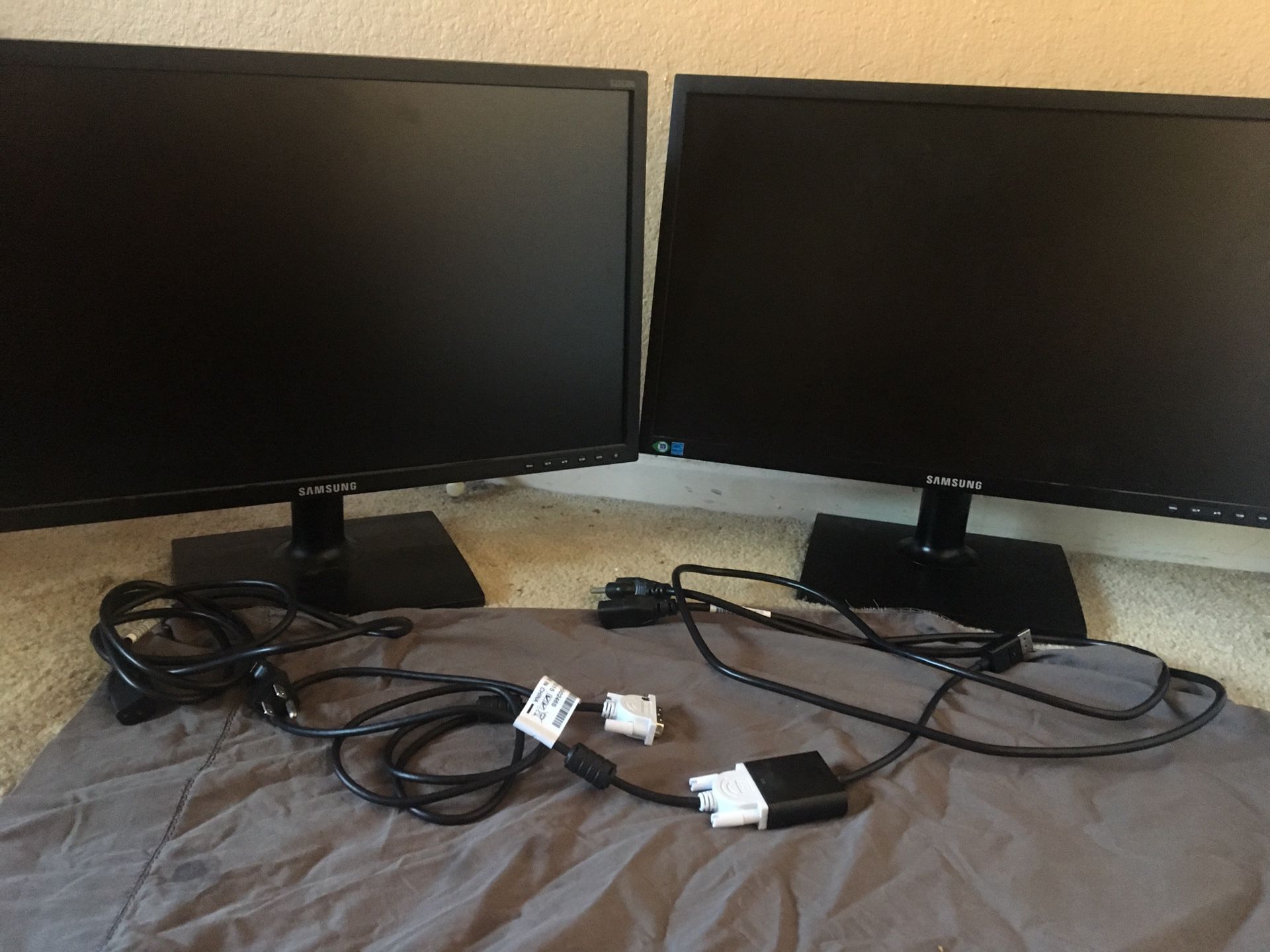 Two Samsung S22E200 computer monitors including splitter for dual use