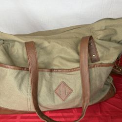 Army green Mossimo Duffle Bag Clean & Roomy