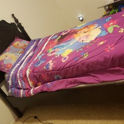 Unisex Twin Size Bed With Frame Excellent Condition