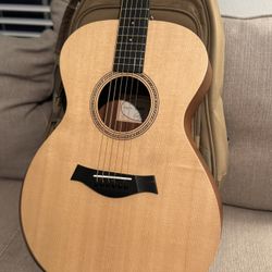 Taylor Academy 12e Grand Concert and Gig Bag