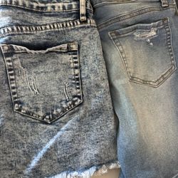 4 Pairs Of Women’s/teens Jeans Size $20
