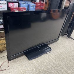 42 Inch Hitachi TV - Tested and Works