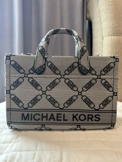 Michael Kors messenger