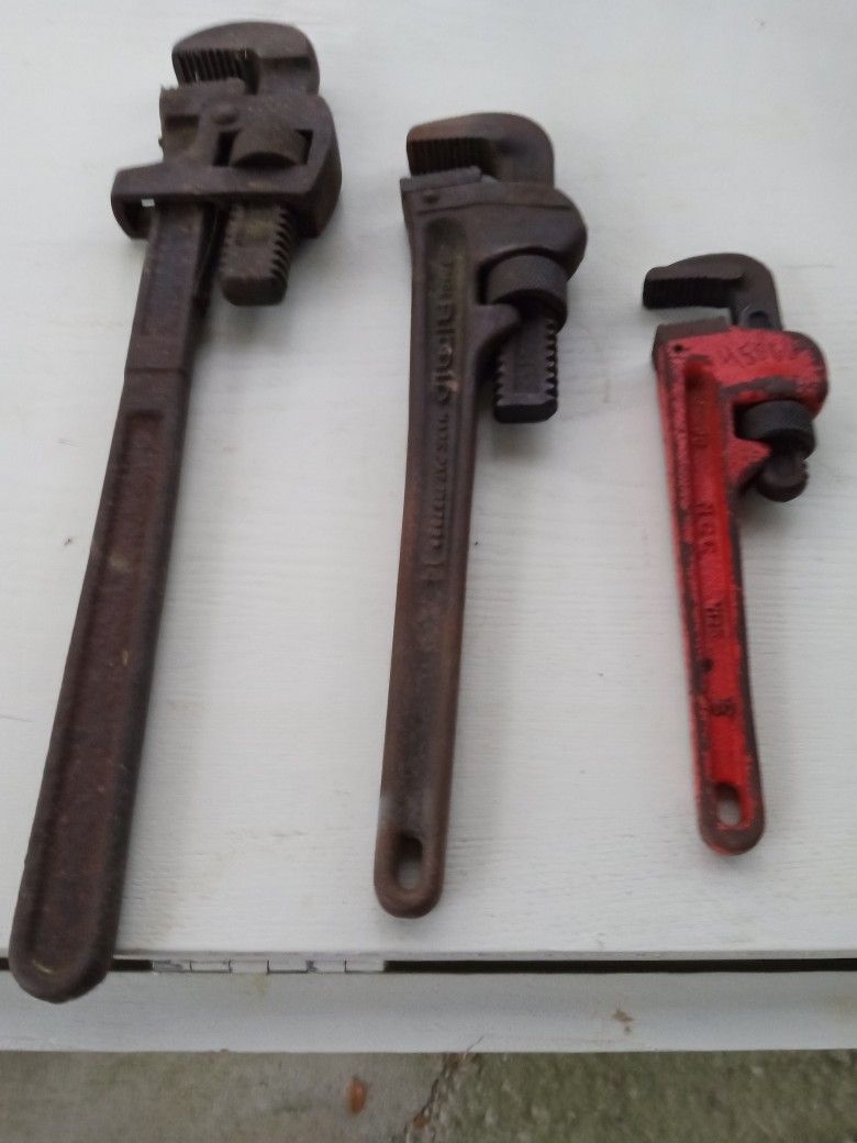PIPE WRENCHES (3)