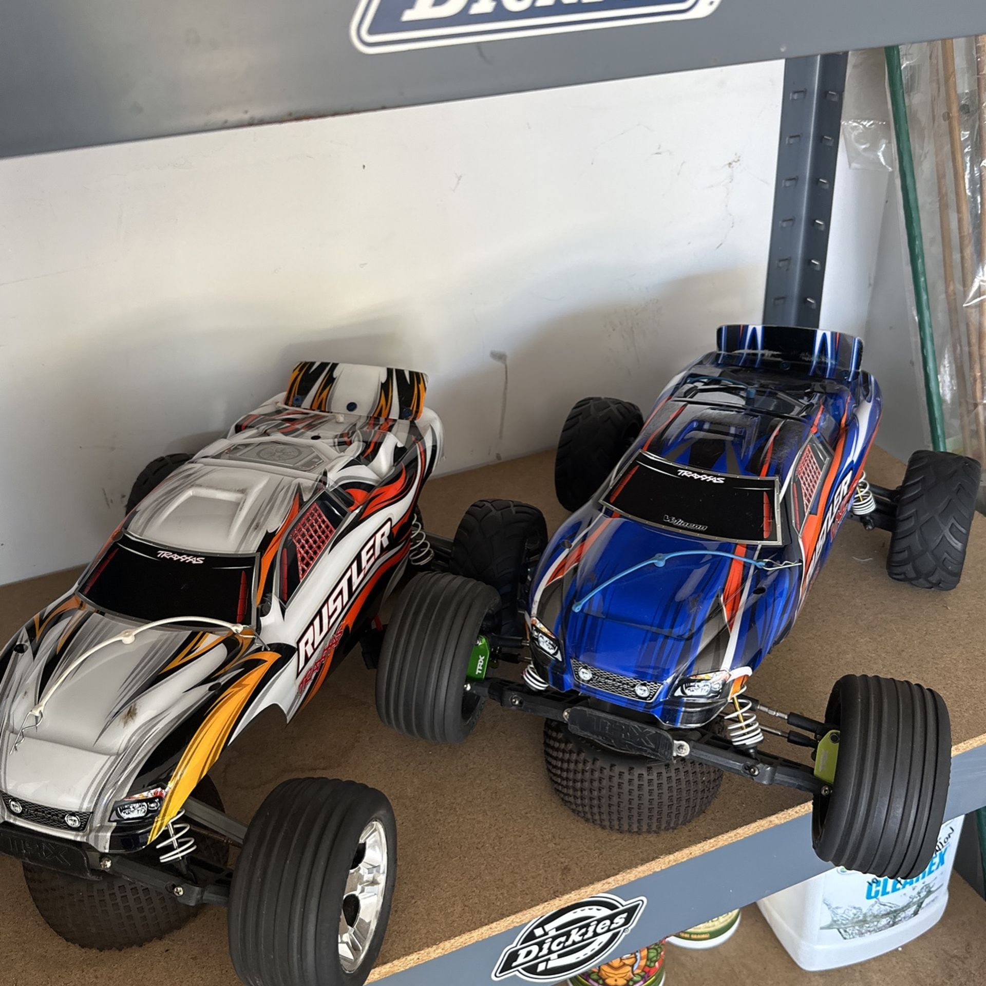 2 Traxxes Rustlers
