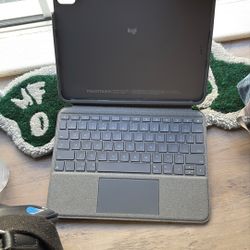 Logitech iPad Case With Keyboard