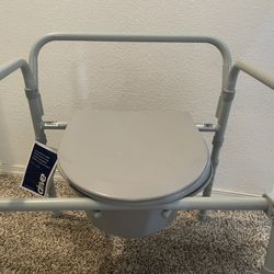 Drive Medical Portable Commode Chair – NEW