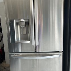 36 Inch, 27.6 cu. ft Elegant large-capacity 3 French Door refrigerator
