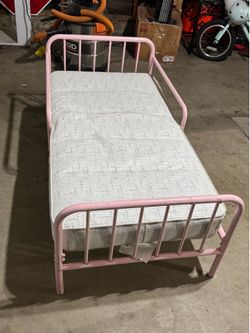 Toddler bed with mattress