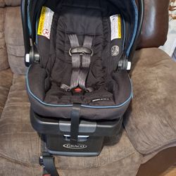 GRACO SNUGRIDE LITE LX  CAR SEAT AND BASE  EXPIRE  2029