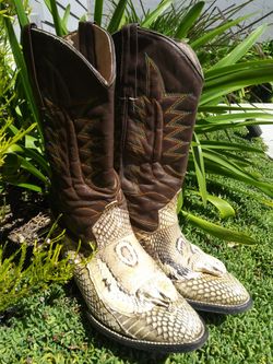 Cobra Head Boots