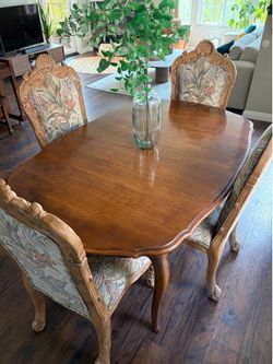 Vintage French Provincial / Louis XV Style Solid Wood Expandable Dining Table with 2 Leafs