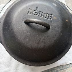 Lodge Cast Iron Dutch Oven with Handle