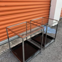END TABLES SET OF 2 / METAL AND GLASSES/ SQUARE WOOD / DELIVERY NEGOTIABLE 