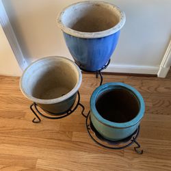 plant holder with pots