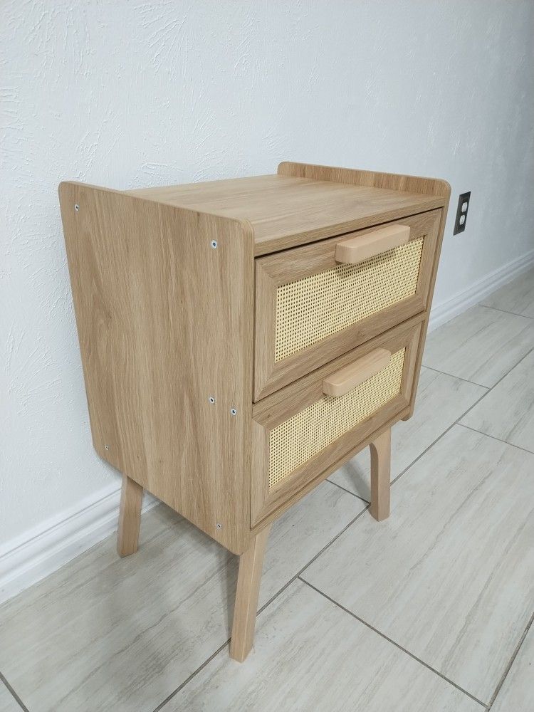 Rattan Nightstand/ Mesita de noche