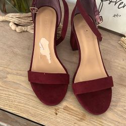 Burgundy high heel size 7