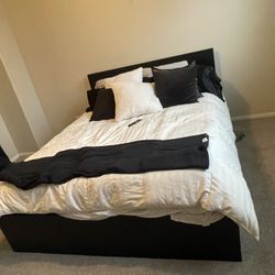 Bed and Tv Stand With Drawers