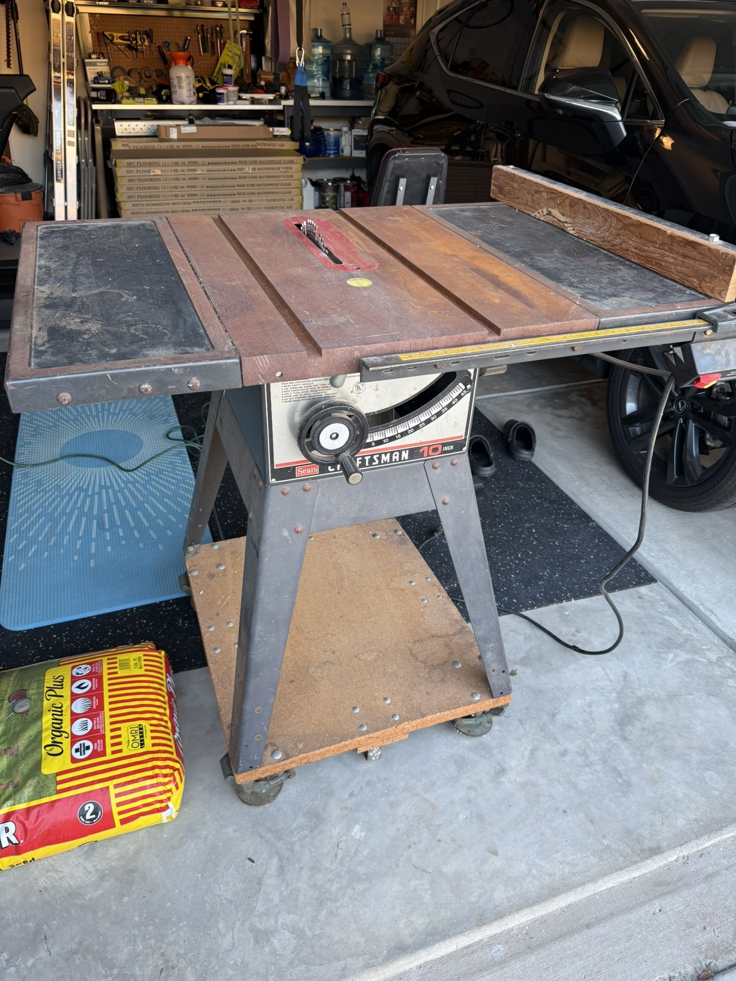 Table Saw With Extra Blades