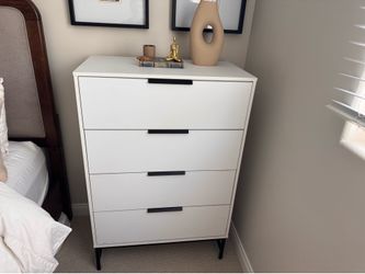-2 Piece set Nightstand & Chest of Drawer