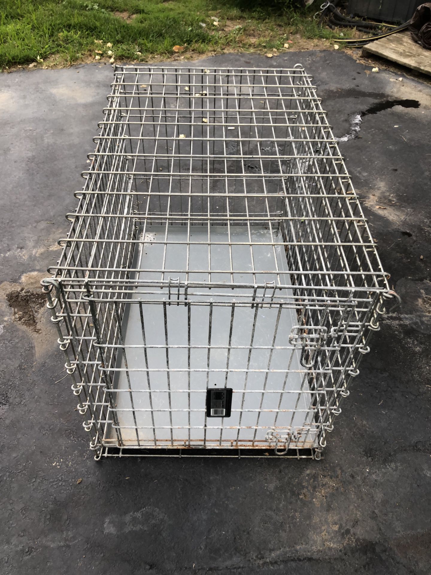 Steel dog crate