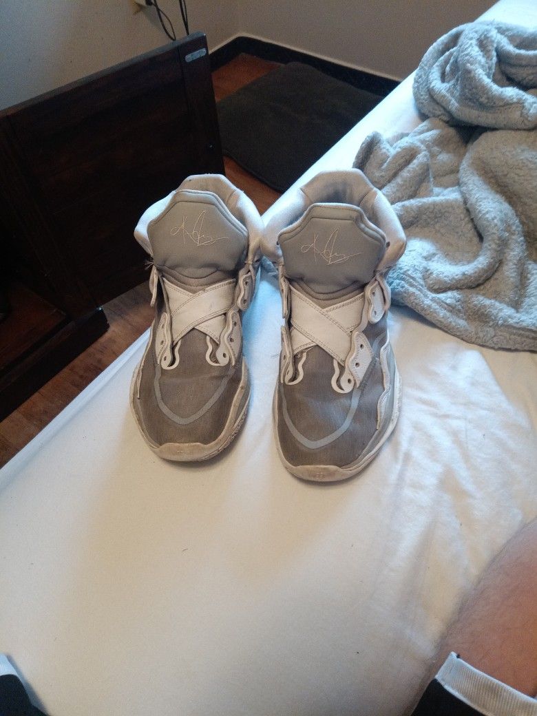 Kyreys Idk How To Spell Em