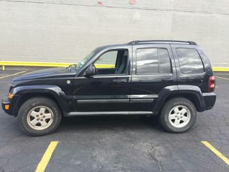 Jeep liberty 2007 Very clean title 171 k millage New tirres Passed E check Registeration renewed for 1 year. Cash only please.