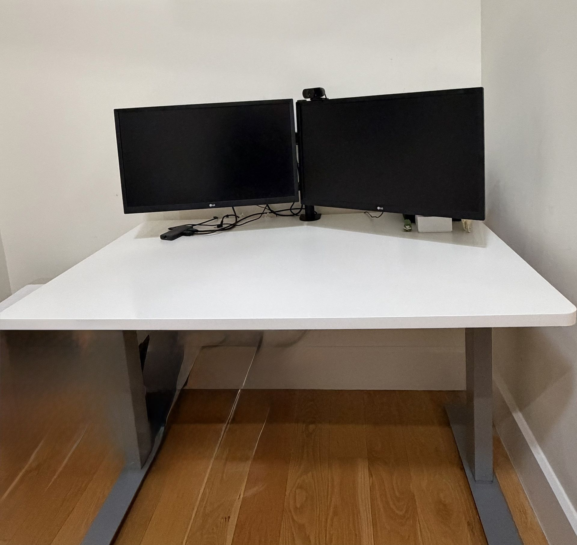 Electric Standing desk / Table