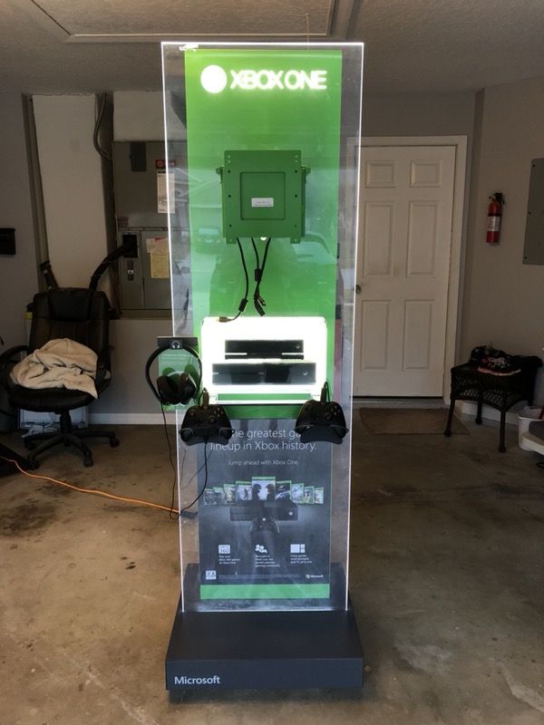Xbox One Kiosk w/ Key