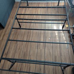 Zinus Metal Twin Bed Frame
