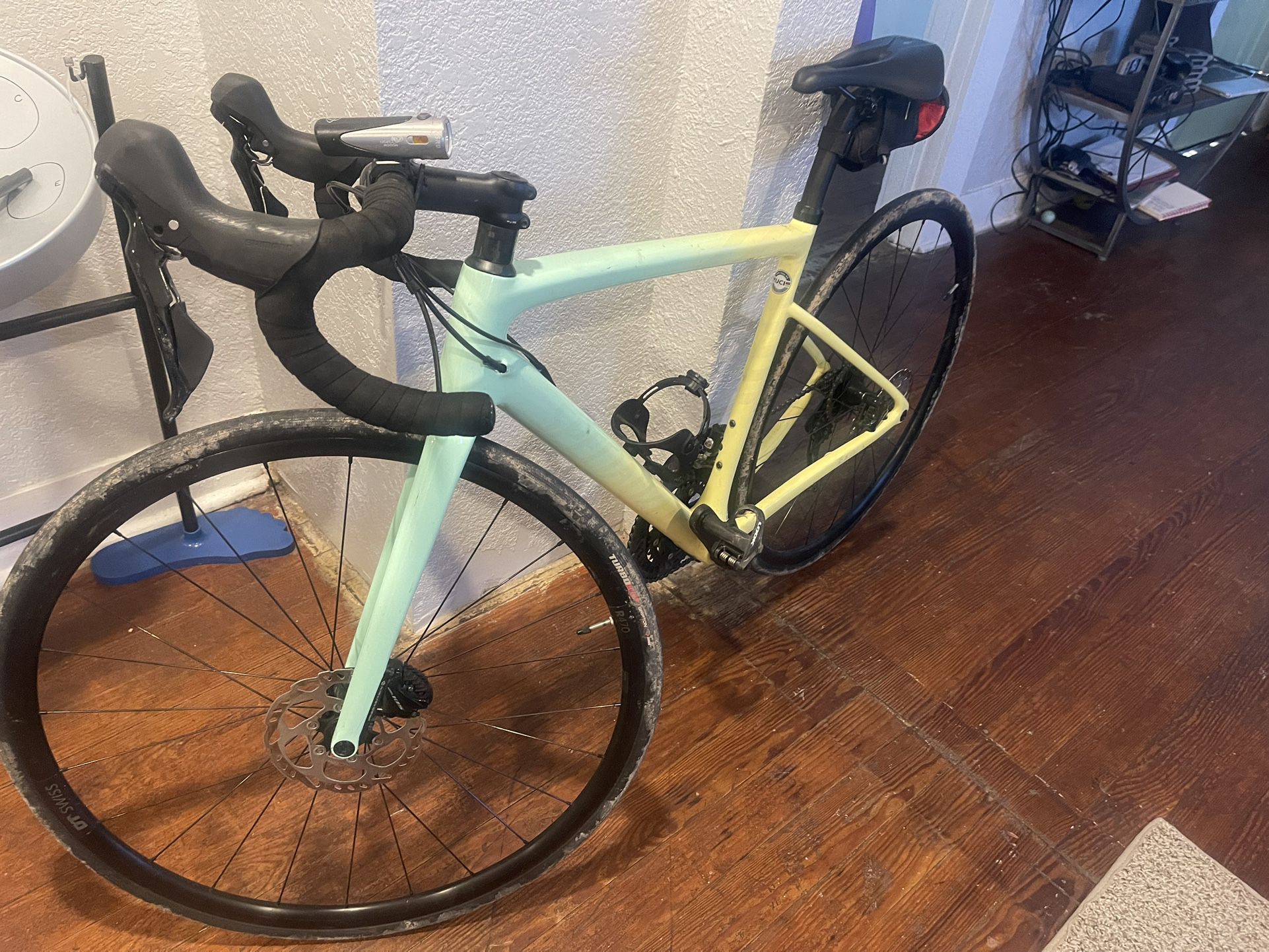 Specialized Racing Road Bike – Carbon Fiber 52” Frame