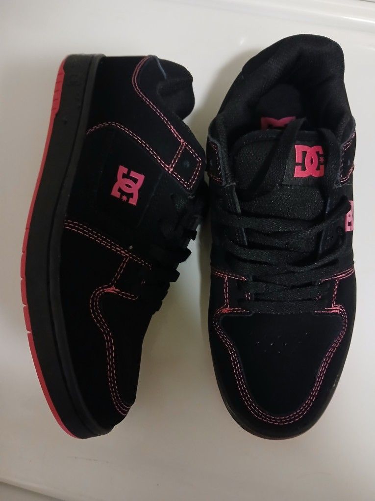 DC Women's Shoes Size 6.5